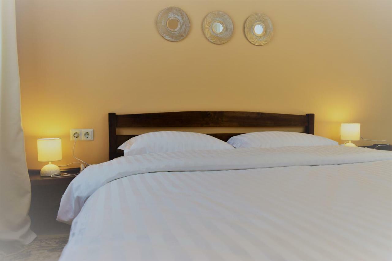 Central Comfortable One-Bedroom Apartment Chişinău Esterno foto